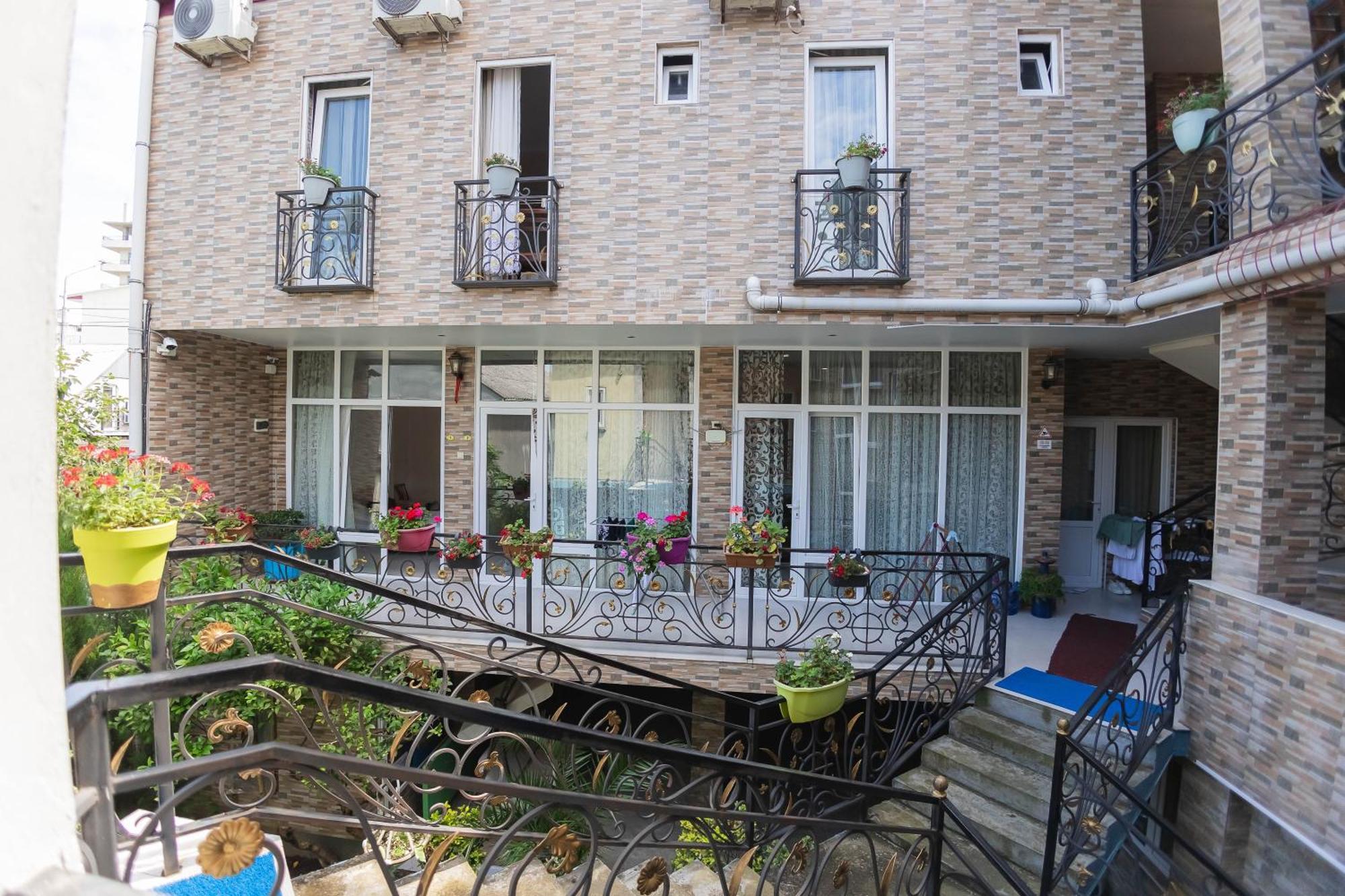 Guest House Ocean Force Батуми Экстерьер фото